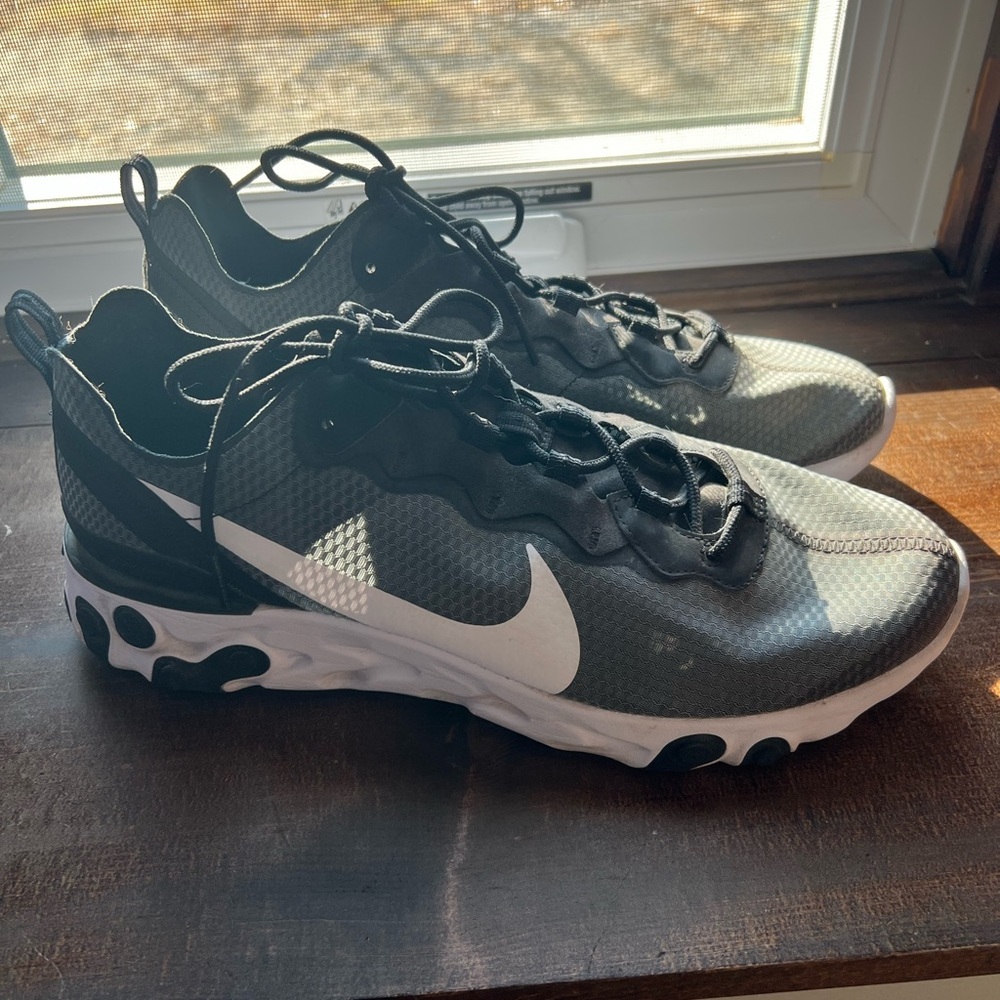 VGUC Nike React Element 55 Black and White Sneakers